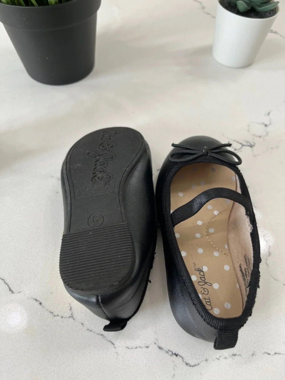 Cat & Jack Black Girls Mary Jane Flats with Bow